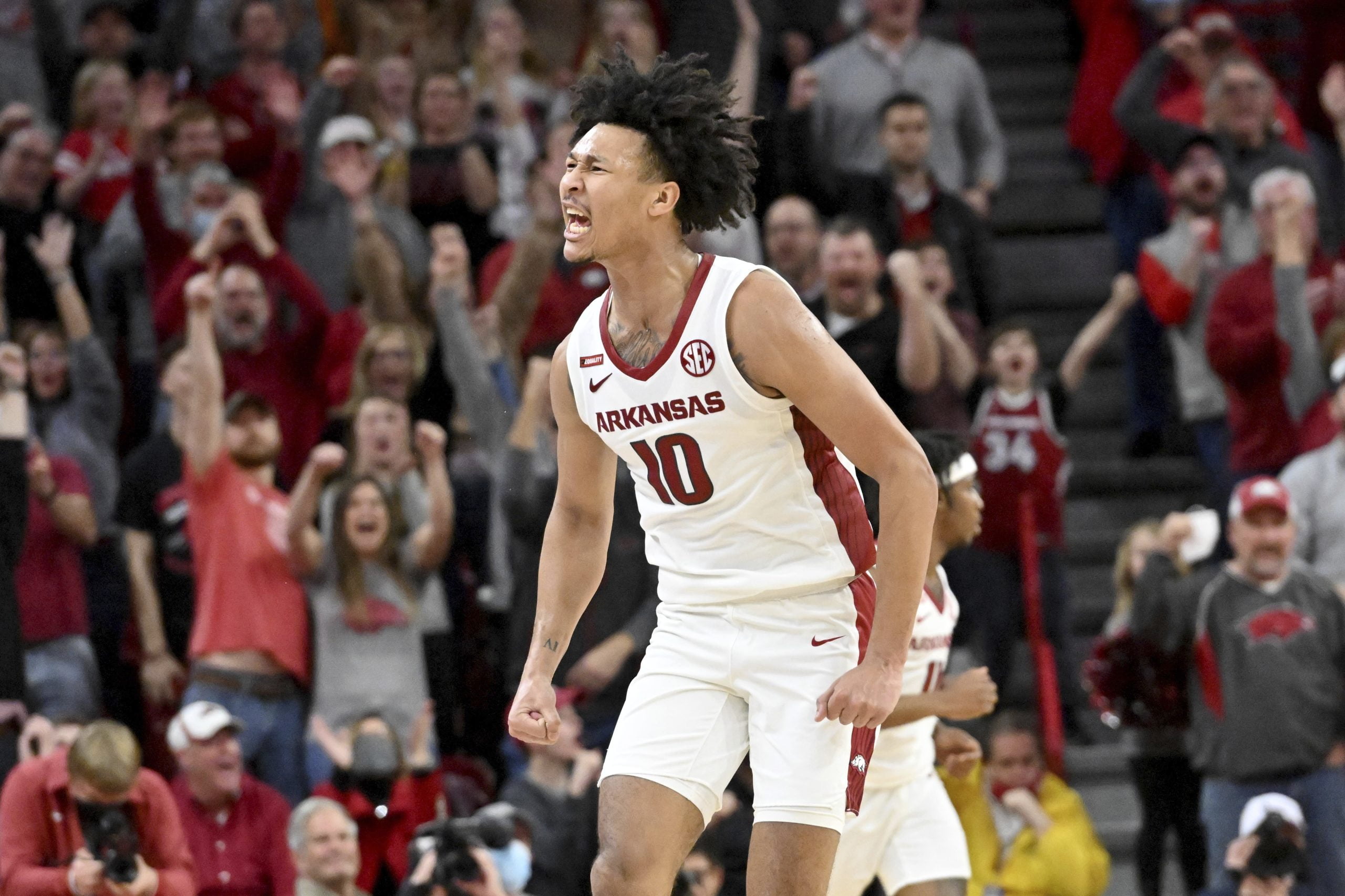 Arkansas holds off Texas A&M’s late rally, wins 76-73 in OT 3